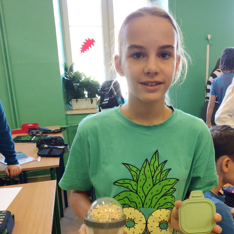 Jogurtowy Dzień, klasa 6a, jogurt z dodatkiem owoców sezonowych