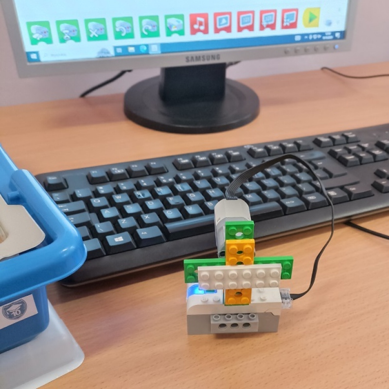 Wiatrak z LEGO WeDo