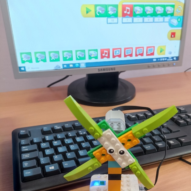 Wiatrak z LEGO WeDo