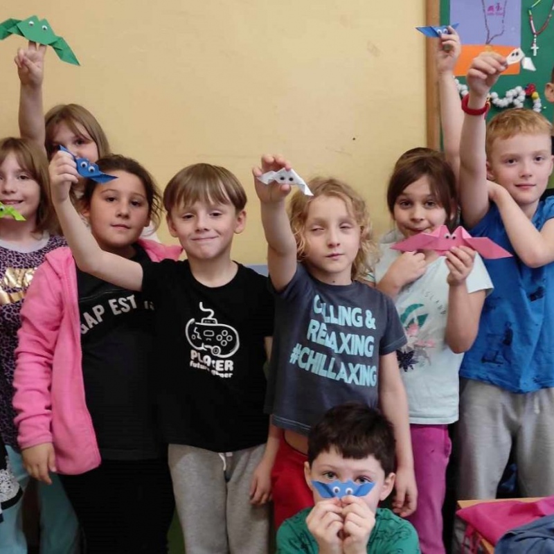 Klasa 2a prezentująca swoje prace - nietoperze