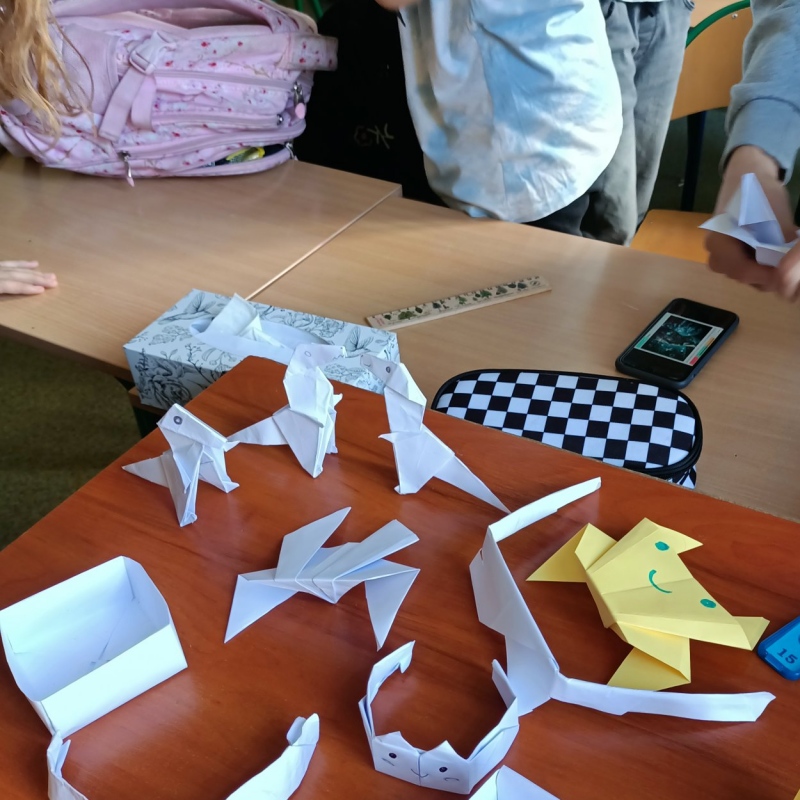 Origami w klasie 7- dinozaur, pudełko, okulary, bransoletka