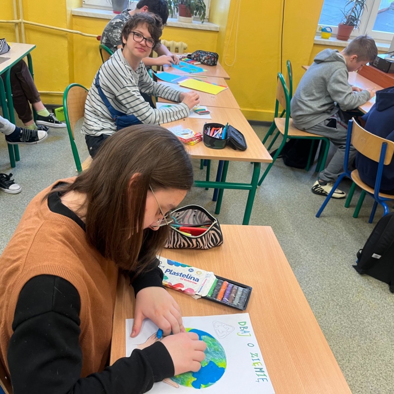 Akcja plastyczna - plakat z okazji Dnia Ziemi klasa 7