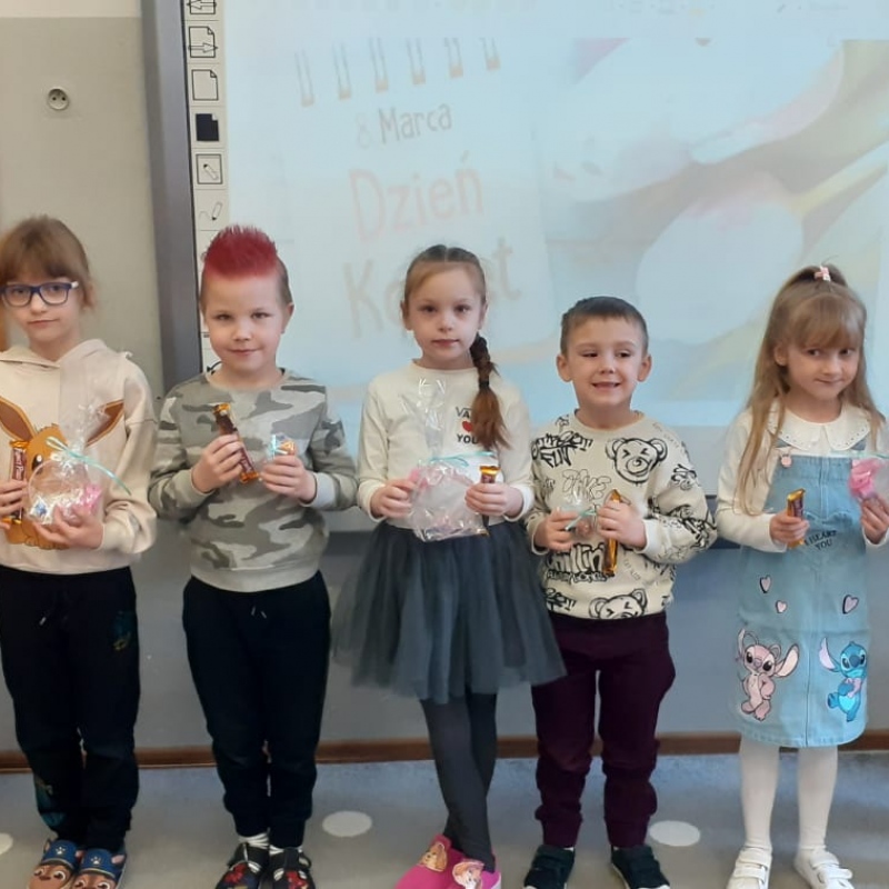 Zerówka dzień ciekawych fryzur i w spódnicach