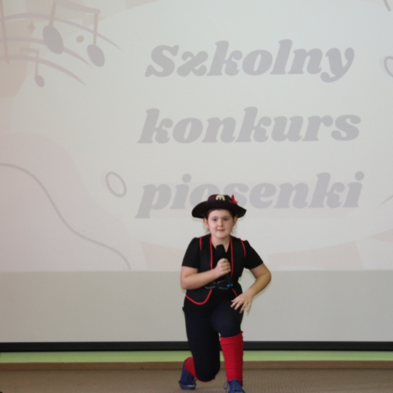 Anna z klasy 2a w piosence "O kocie w butach"