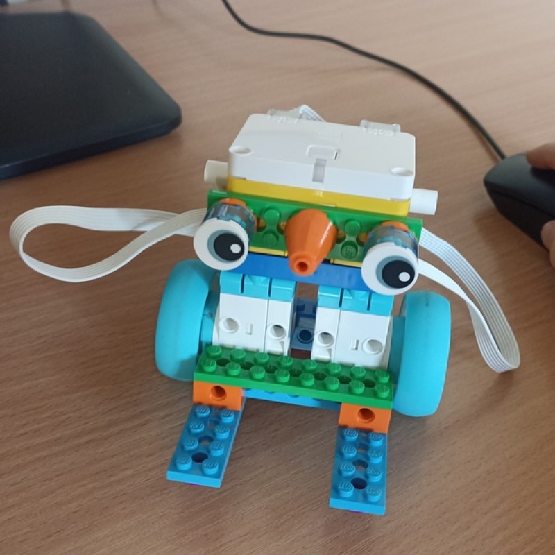Praca z klockami LEGO Spike