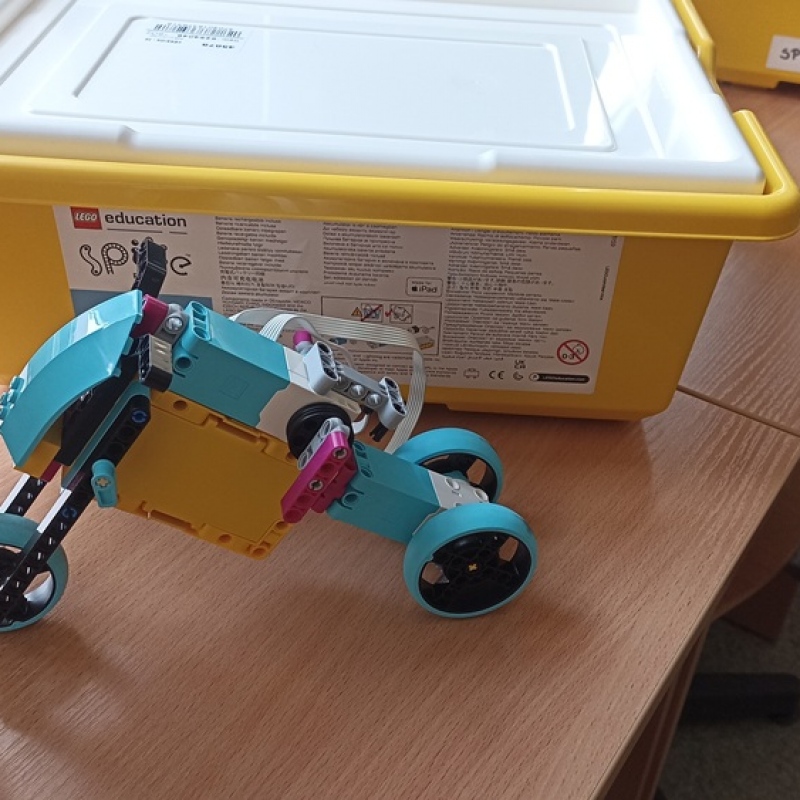 Praca z klockami LEGO Spike