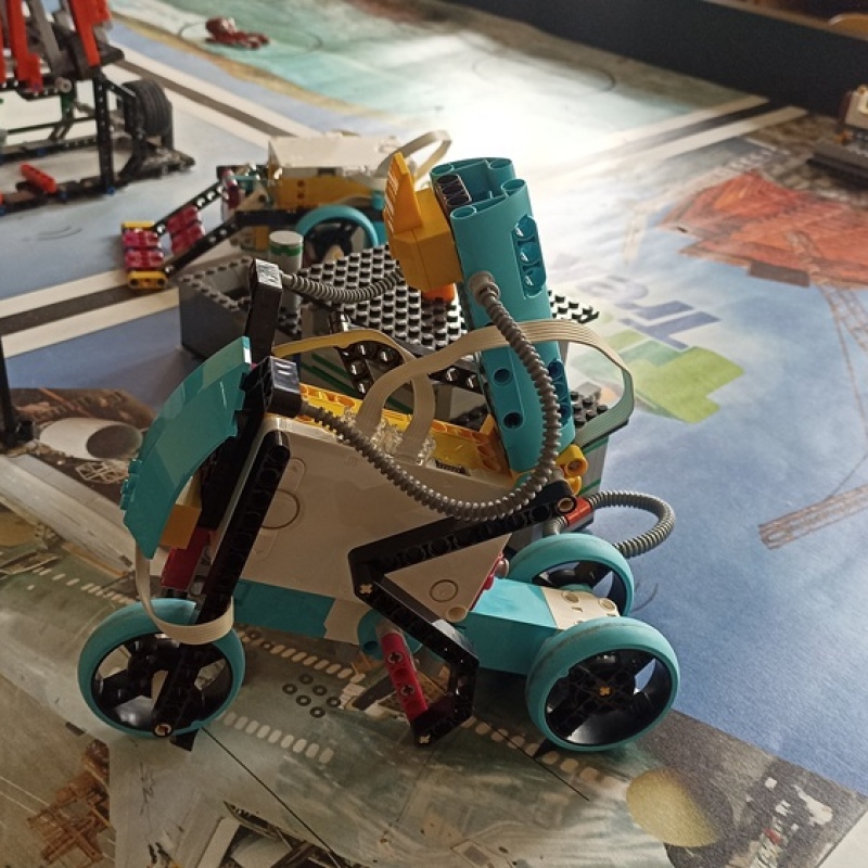 Praca z klockami LEGO Spike