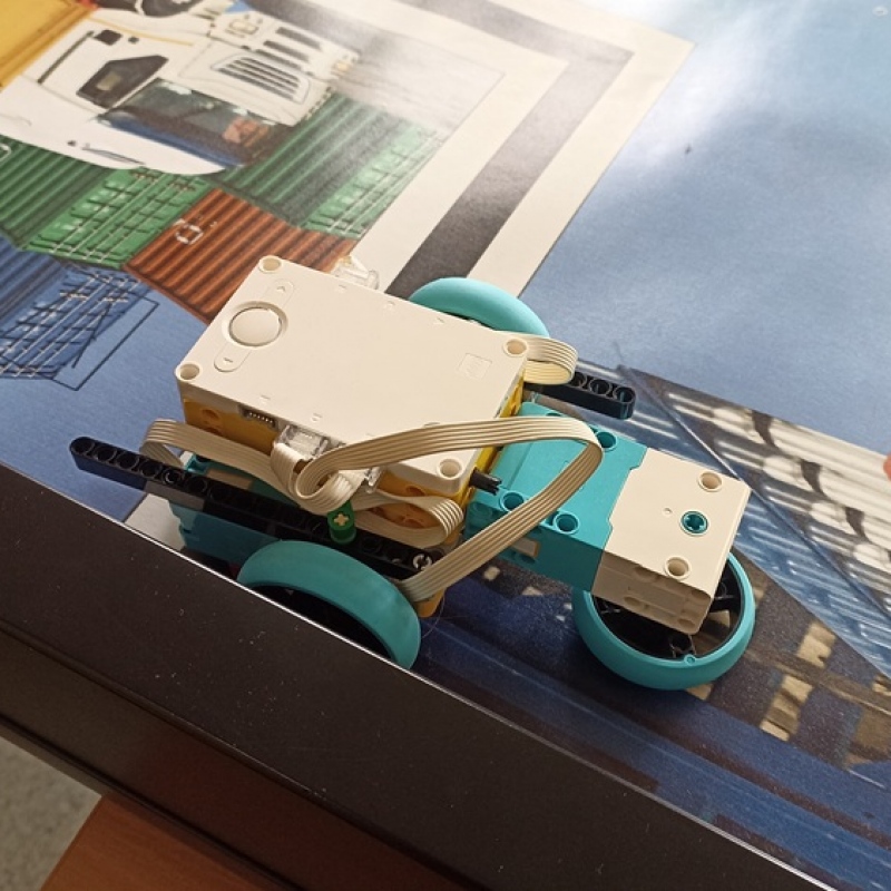 Praca z klockami LEGO Spike