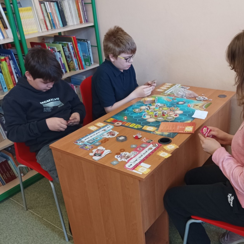 Uczniowie podczas rozgrywek