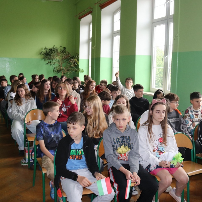 Uczniowie na auli