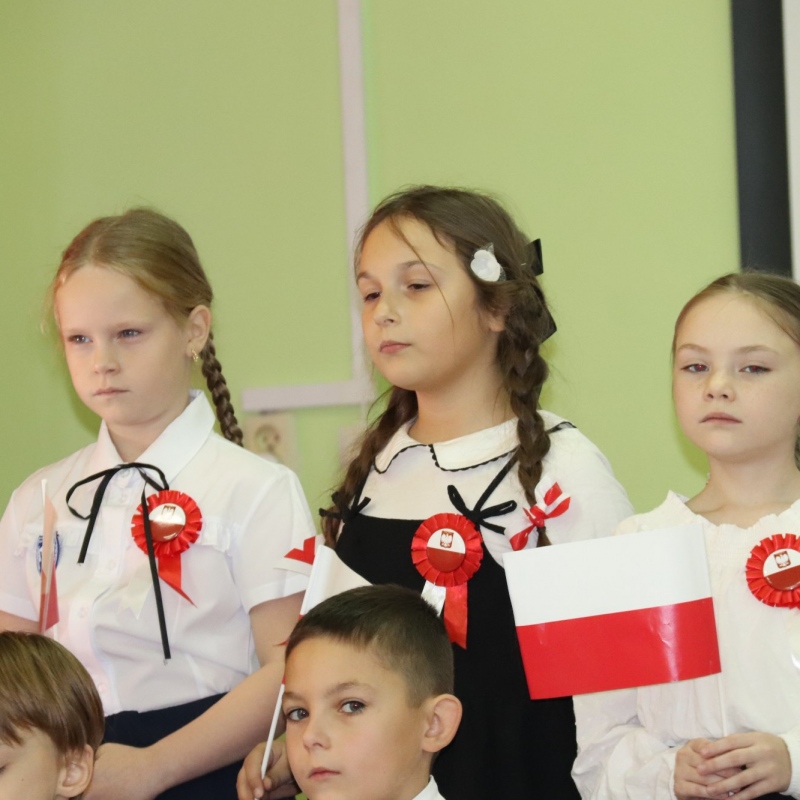 Uczniowie klasy 2b podczas występu