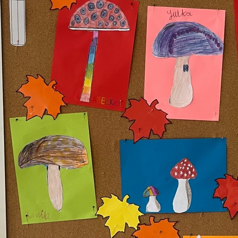 Galeria prac plastycznych- jesienne grzyby. Papieroplastyka.