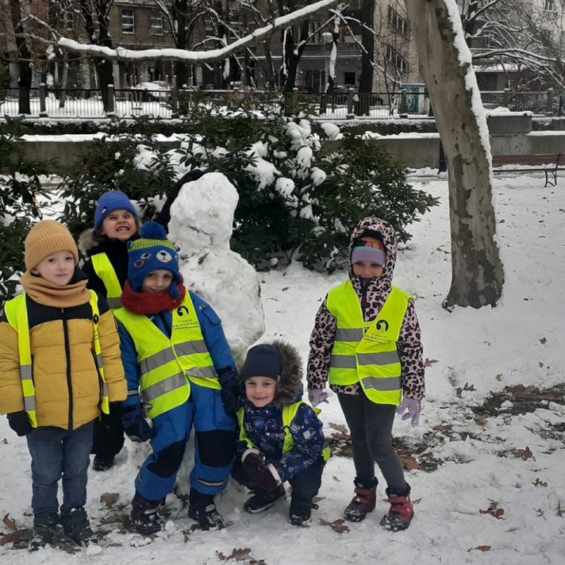 Zimowe zabawy w parku