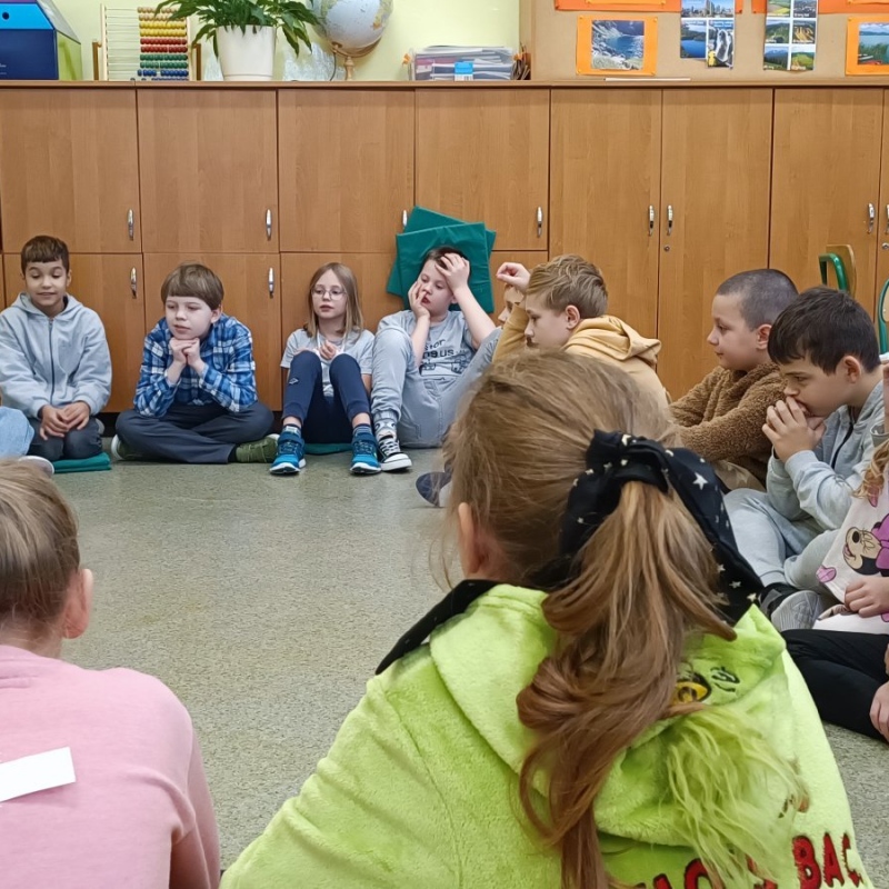 Uczniowie klasy 3 podczas spotkania z ilustratorką