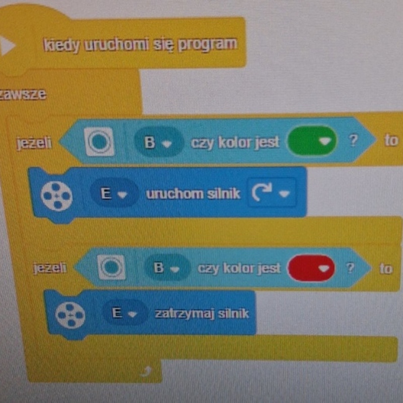 program sterujący skrzydłami wiatraka w środowisku lego spike prime