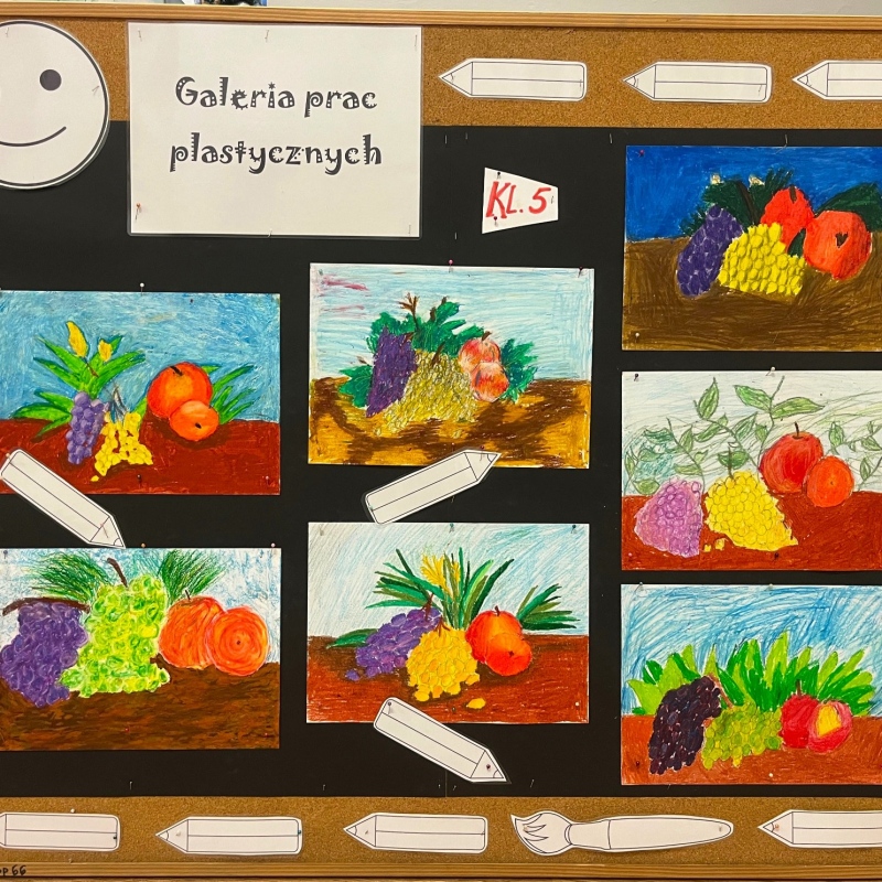 Martwa natura z owocami-prace uczniów wykonane pastelami olejnymi