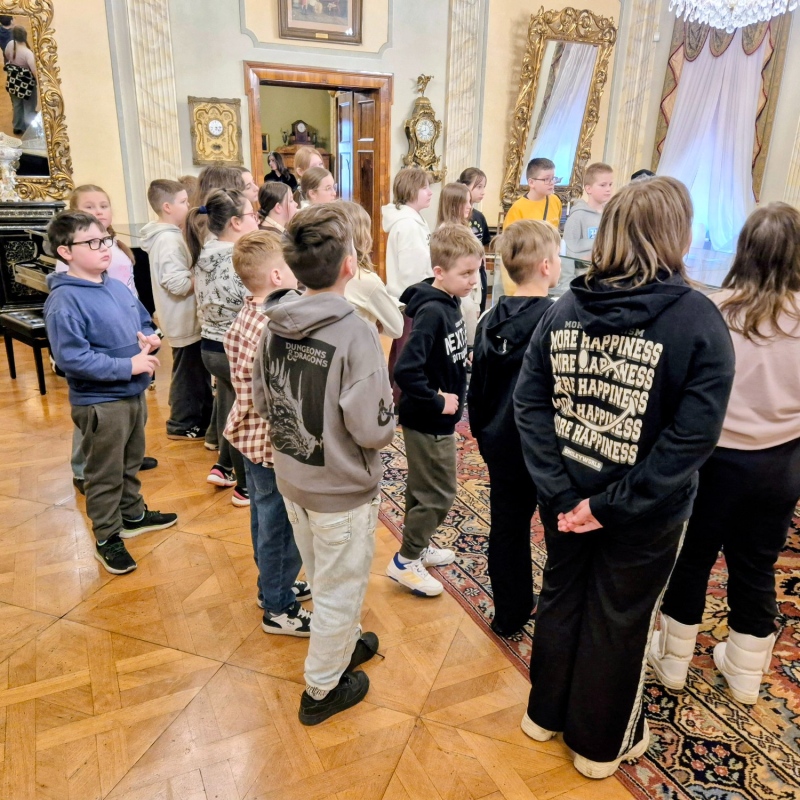 Uczniowie w Muzeum Historycznym Zamek Sułkowskich