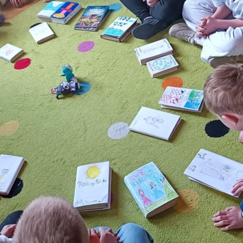 projekty okładek do książek wykonane przez uczniów