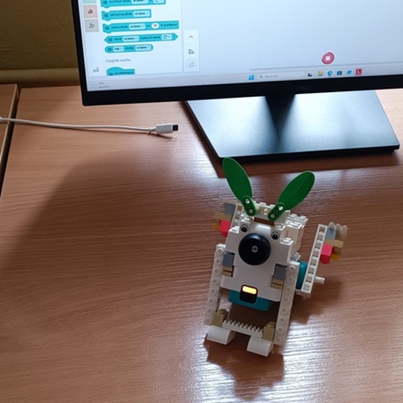 model zbudowany z LEGO Education Science