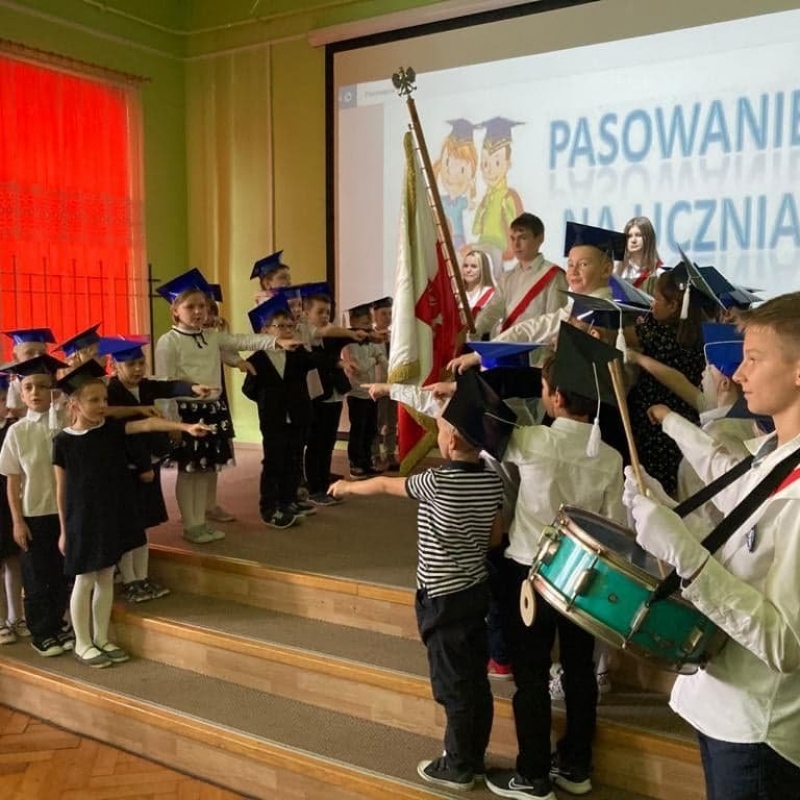 Uczniowie klasy Ia i Ib ślubują być dobrymi uczniami