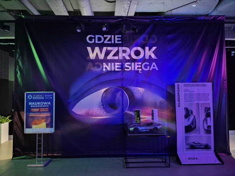 foto: Wyjście klasy 3b na wystawę "Gdzie wzrok nie sięga"